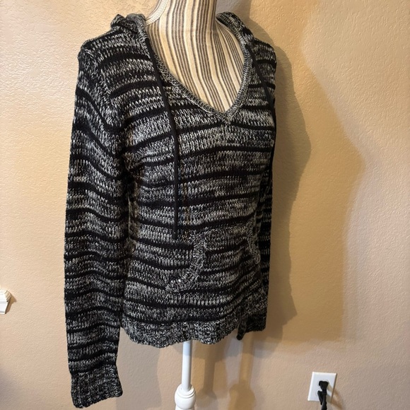 Ashley By 26 International Black and Gray V-Neck Sweater - Picture 5 of 14